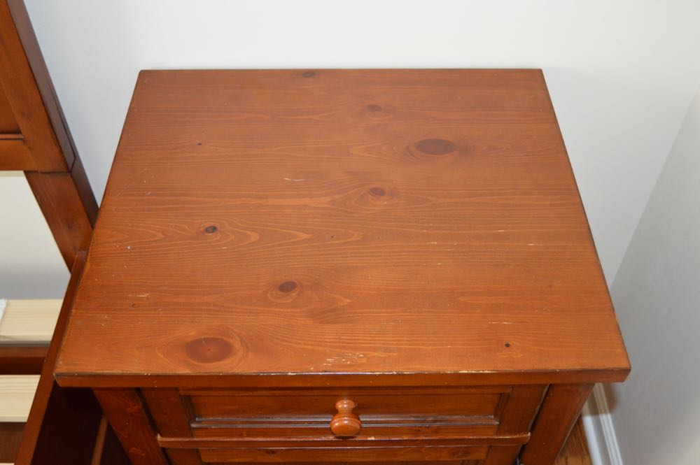 Pottery Barn Teen Beadboard Basic Bed And Trundle