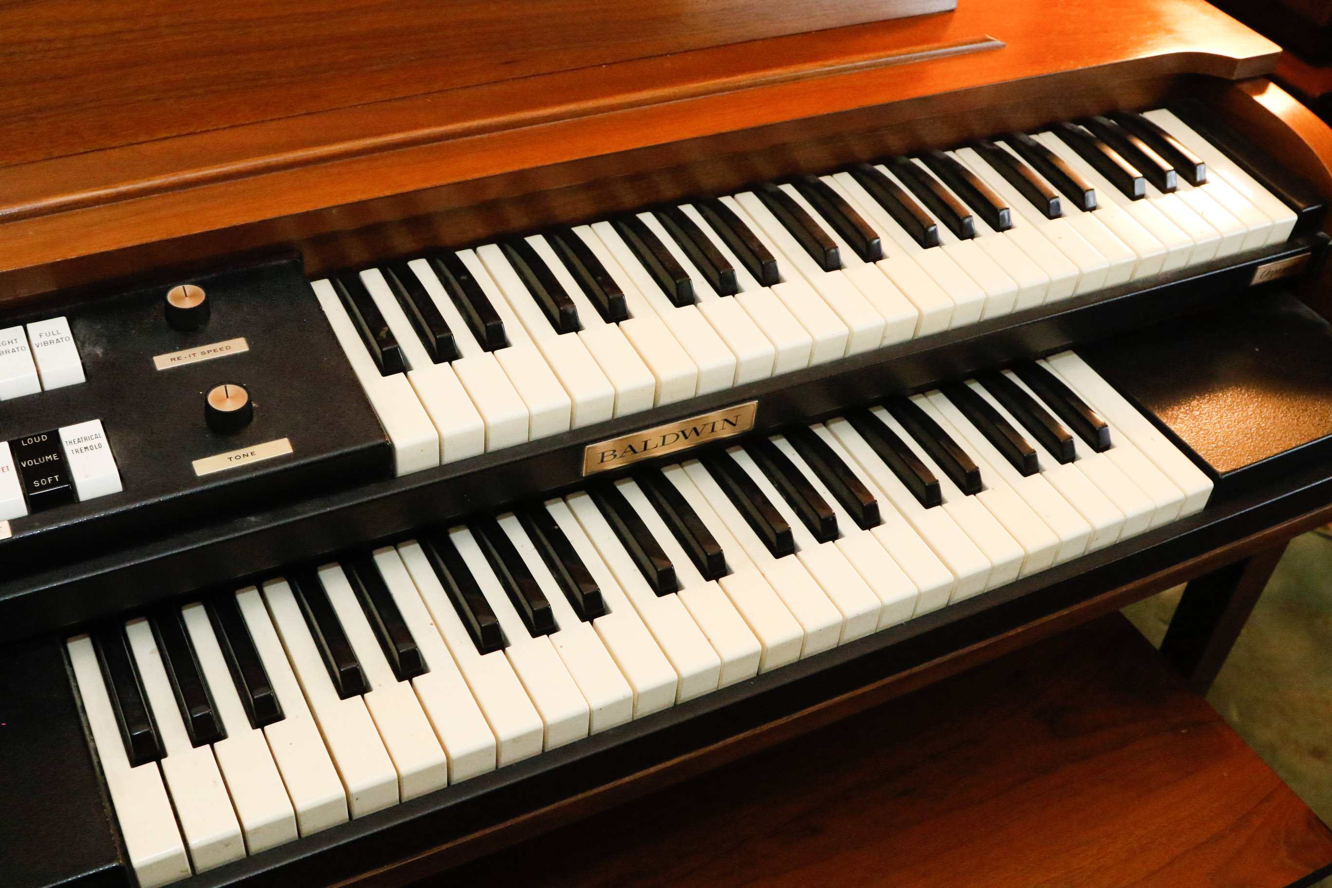 Baldwin "Spinet" M-77 Organ