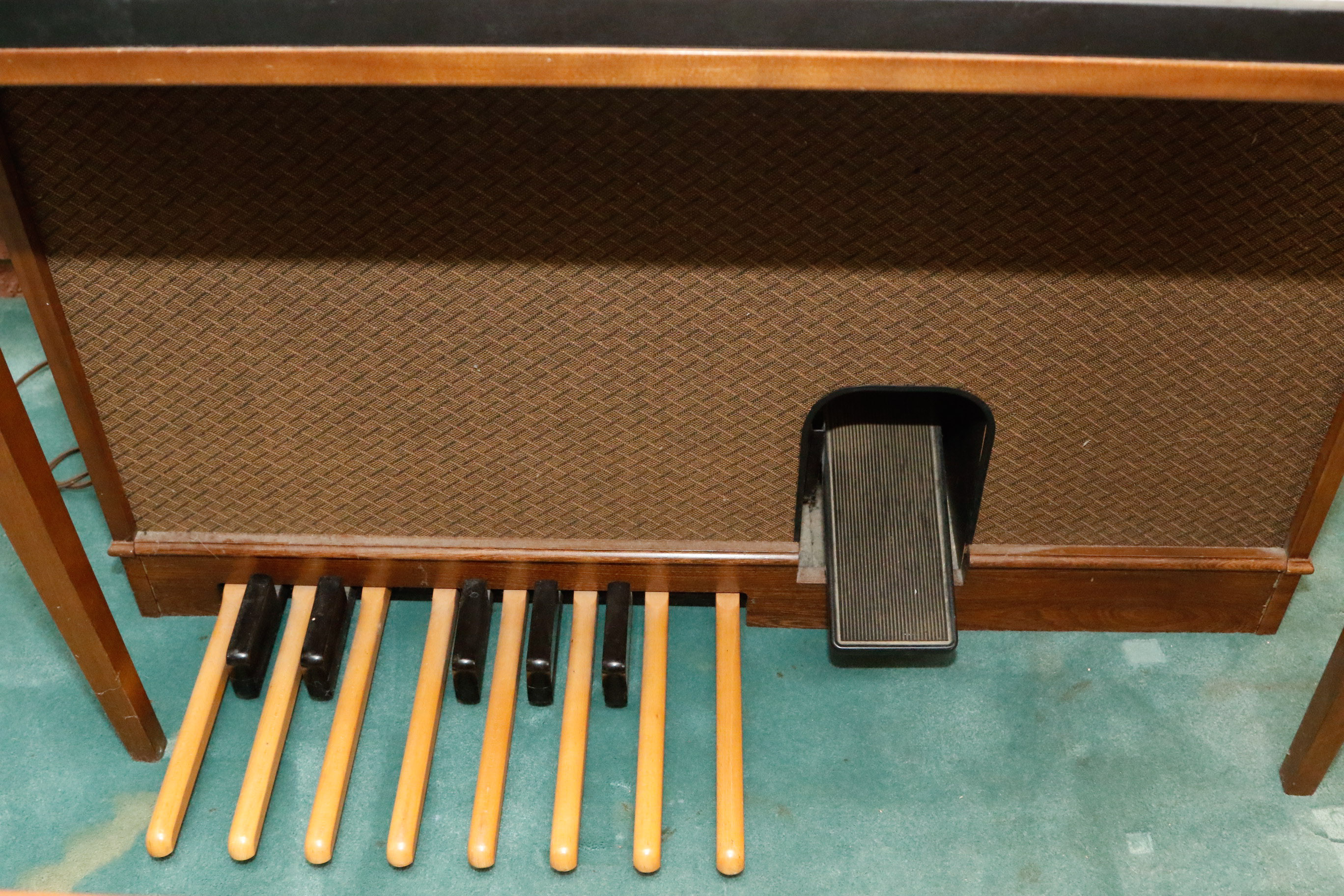 Baldwin "Spinet" M-77 Organ