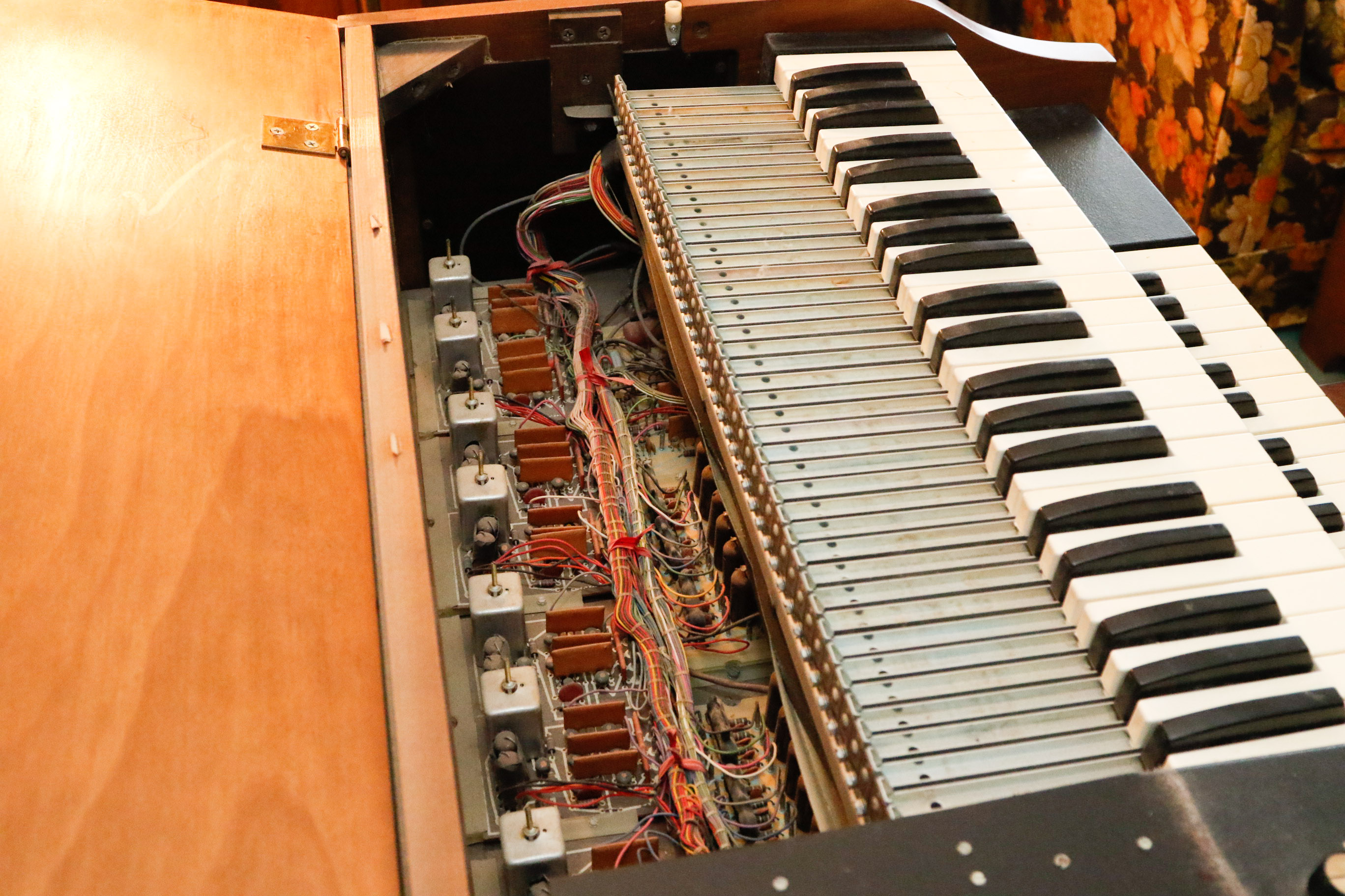 Baldwin "Spinet" M-77 Organ