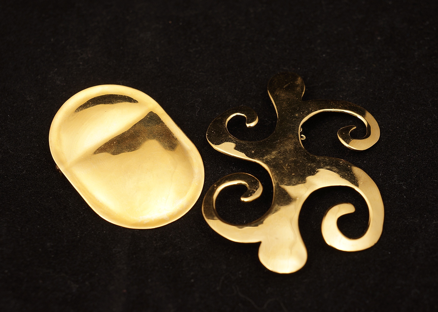 Carlton Ridge for Sutton Hoo Jewelry Gold Tone Abstract Lapel Pins