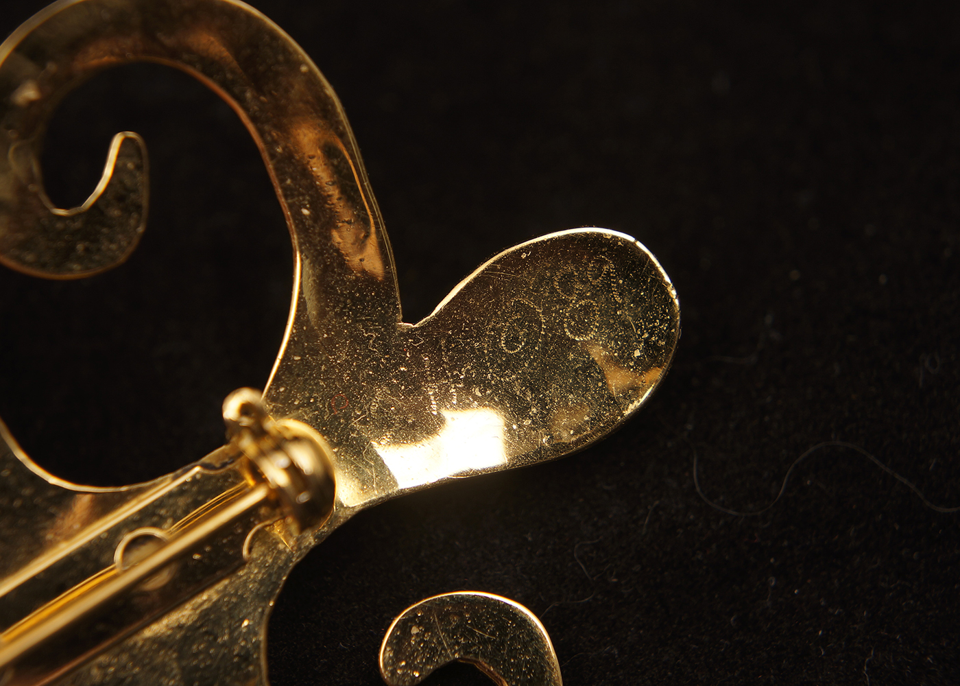 Carlton Ridge for Sutton Hoo Jewelry Gold Tone Abstract Lapel Pins