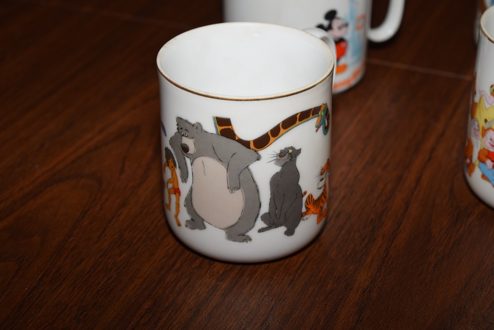 Vintage Walt Disney Mugs and 1972 Disney World Pamphlet
