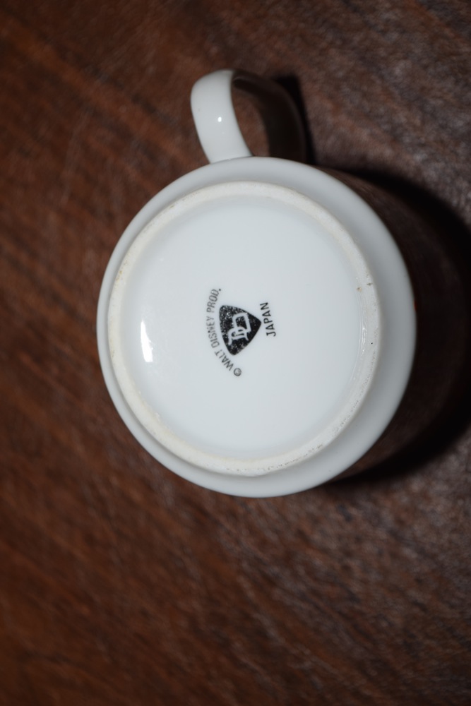 Vintage Walt Disney Mugs and 1972 Disney World Pamphlet