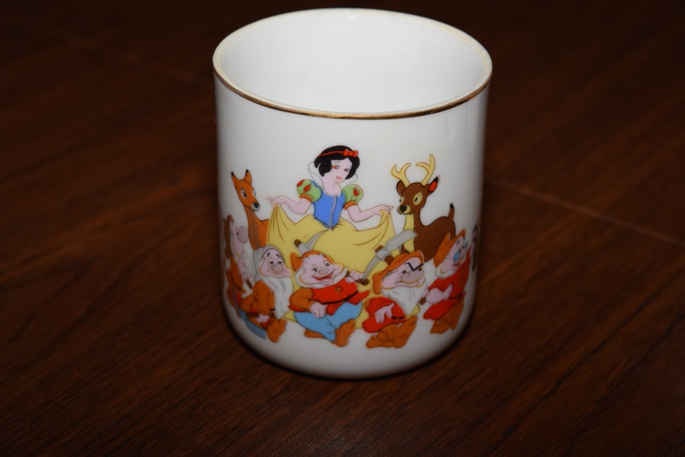Vintage Walt Disney Mugs and 1972 Disney World Pamphlet