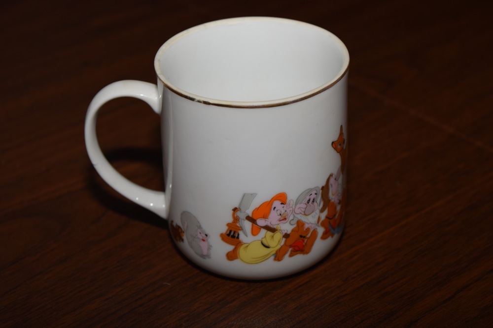 Vintage Walt Disney Mugs and 1972 Disney World Pamphlet