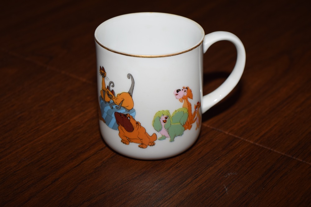 Vintage Walt Disney Mugs and 1972 Disney World Pamphlet
