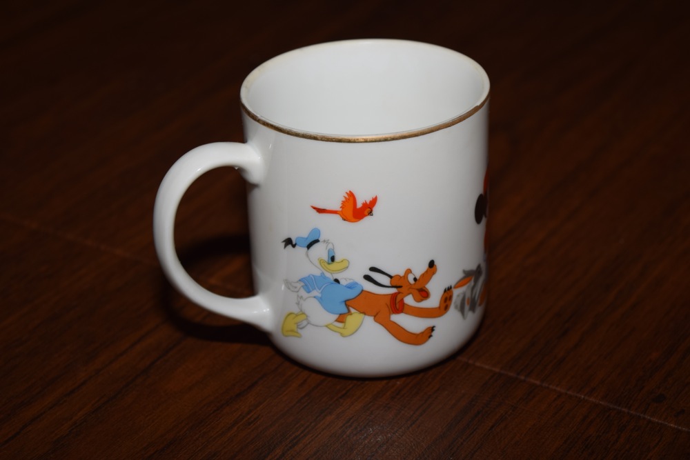 Vintage Walt Disney Mugs and 1972 Disney World Pamphlet