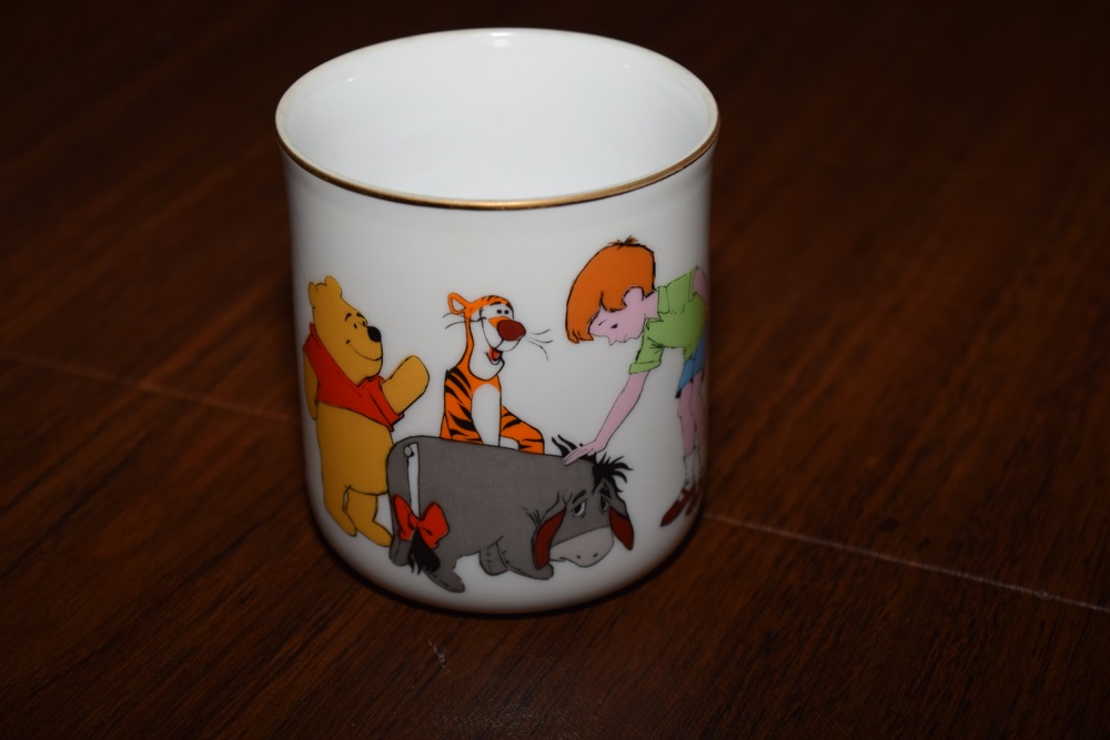 Vintage Walt Disney Mugs and 1972 Disney World Pamphlet