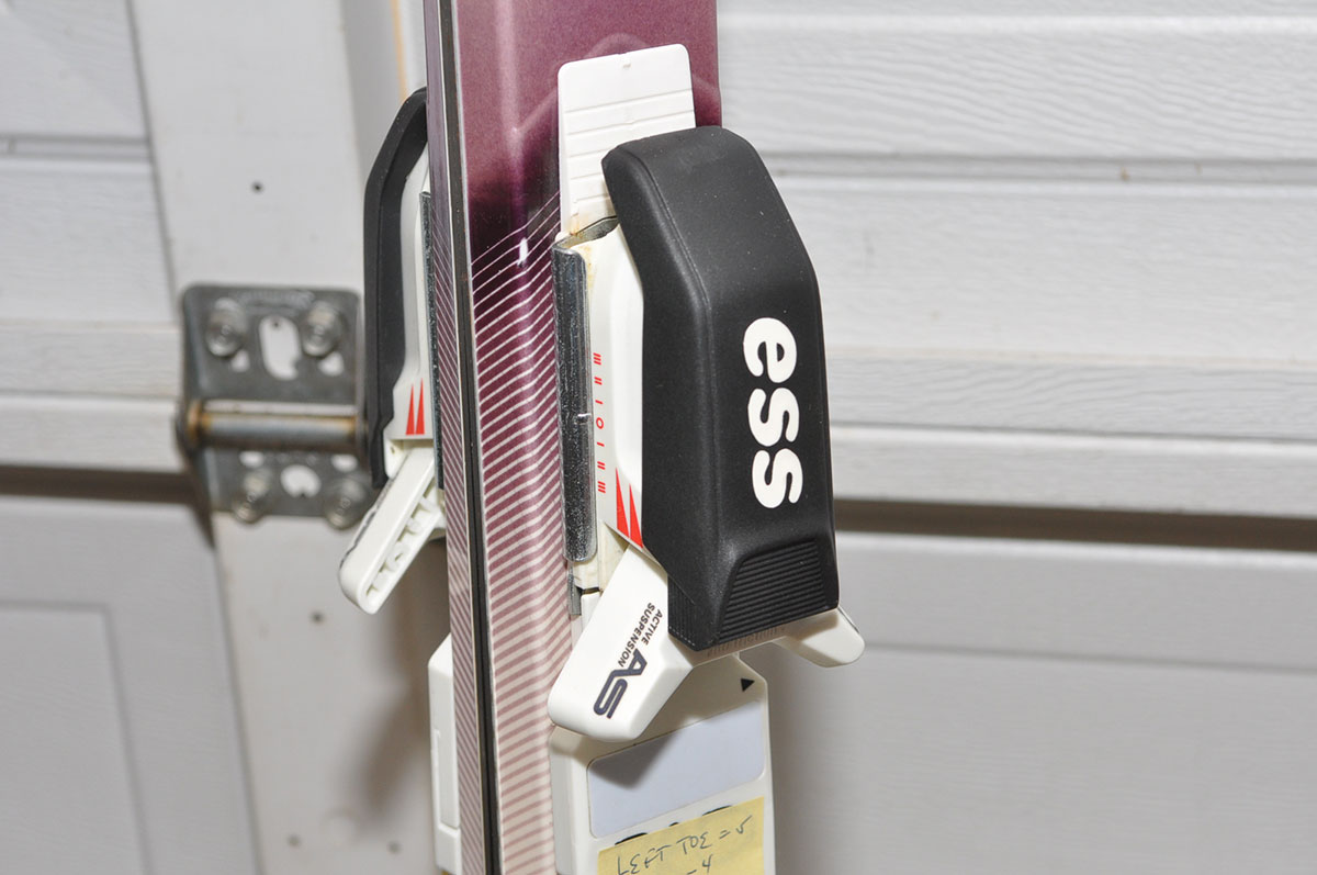 Solomon F2 Downhill Skis with Poles and Bag