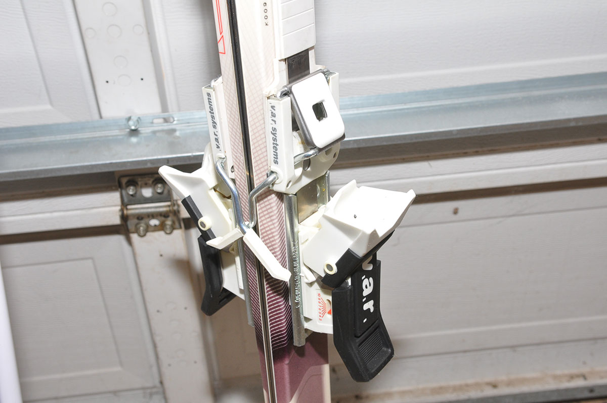 Solomon F2 Downhill Skis with Poles and Bag