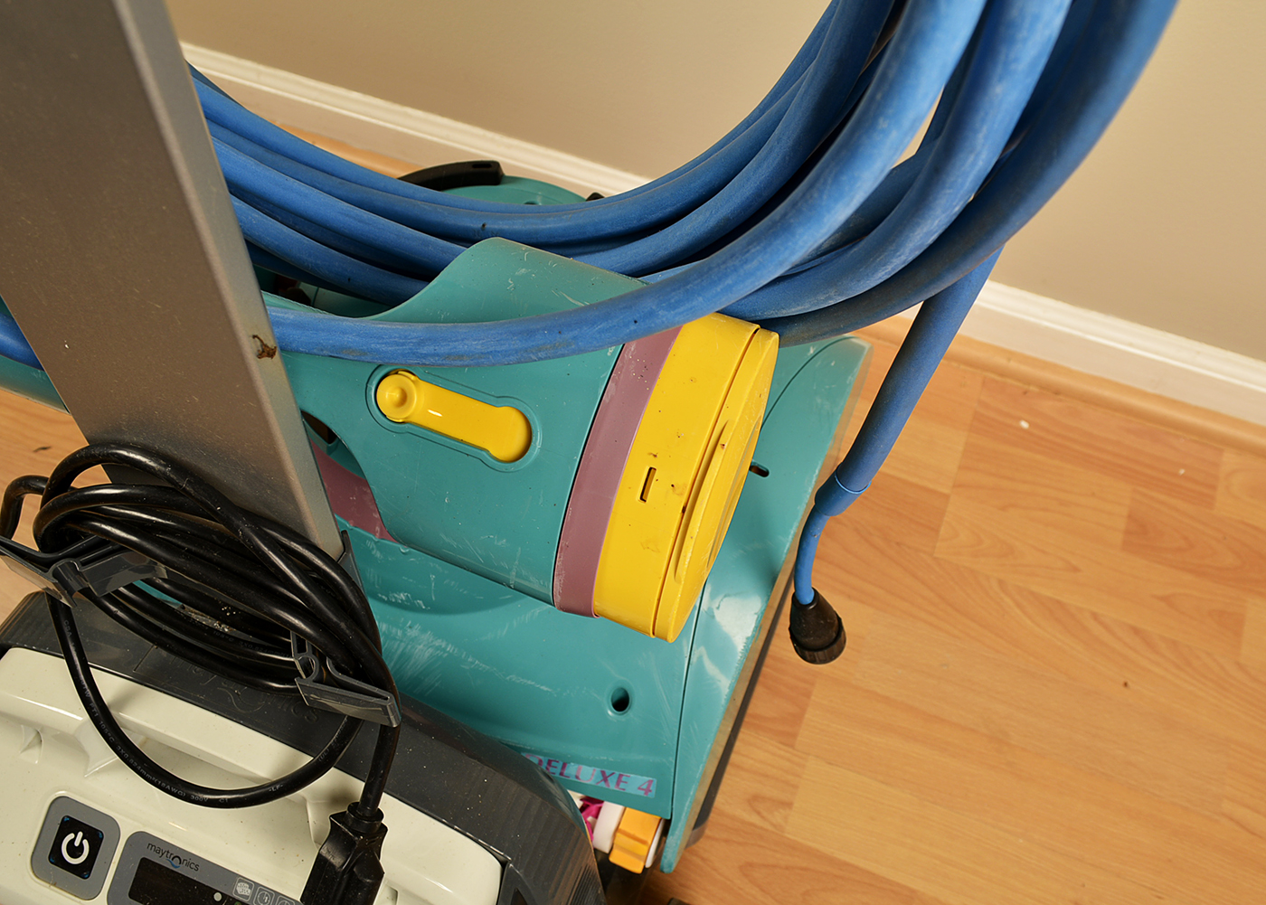 Maytronics Dolphin Deluxe 4 Robotic Pool Cleaner