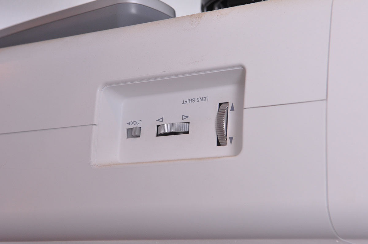 Sanyo Multimedia Projector PLV-Z2000