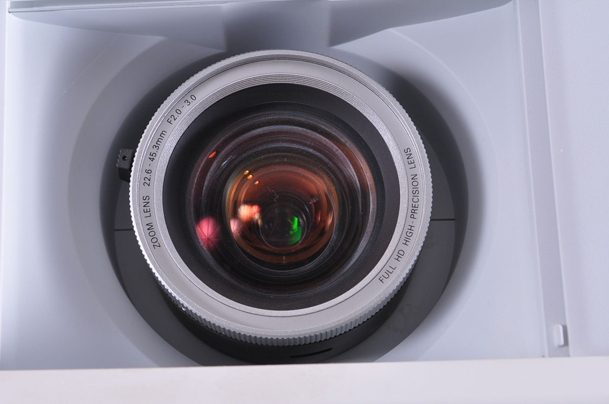 Sanyo Multimedia Projector PLV-Z2000