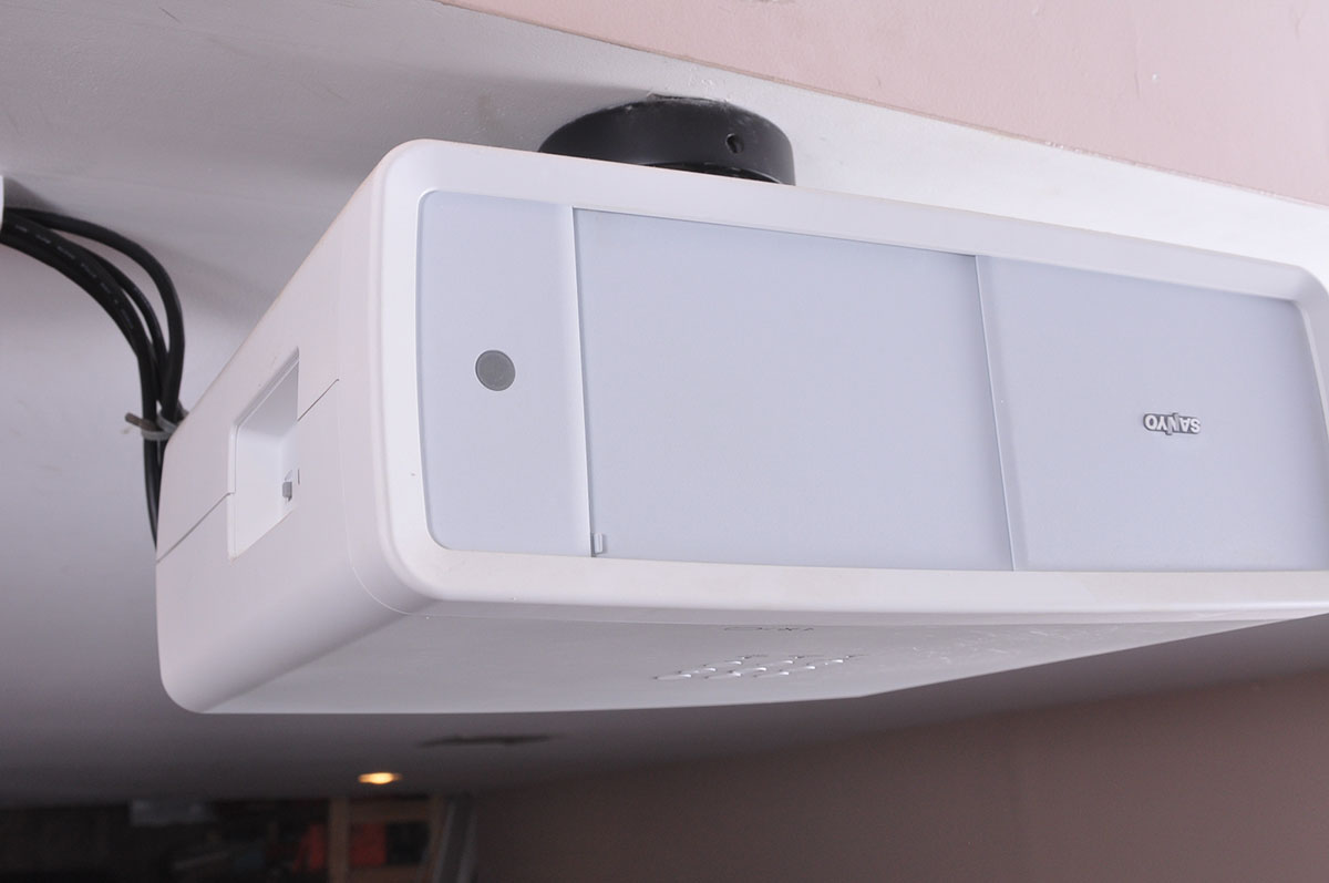 Sanyo Multimedia Projector PLV-Z2000