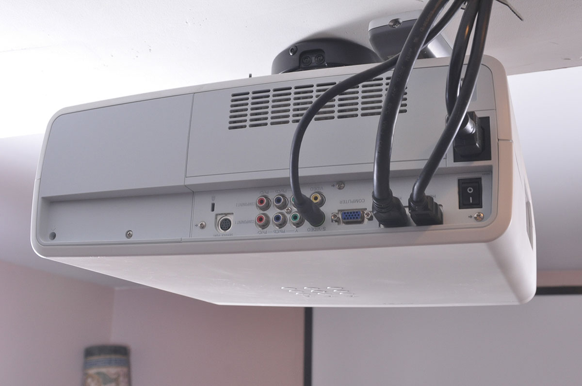 Sanyo Multimedia Projector PLV-Z2000