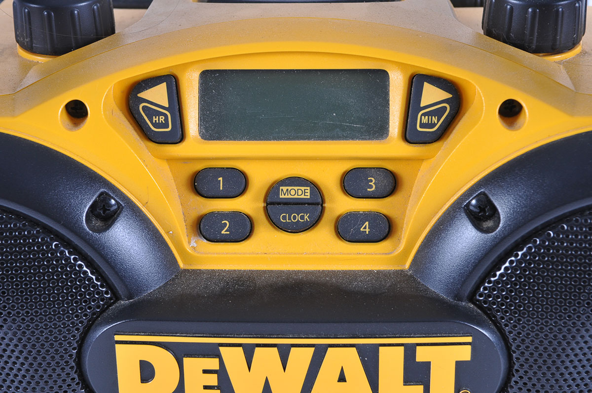DeWalt DC-011 Worksite Radio/Charger with Battery