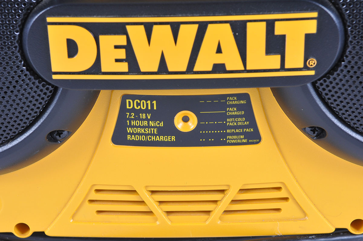 DeWalt DC-011 Worksite Radio/Charger with Battery