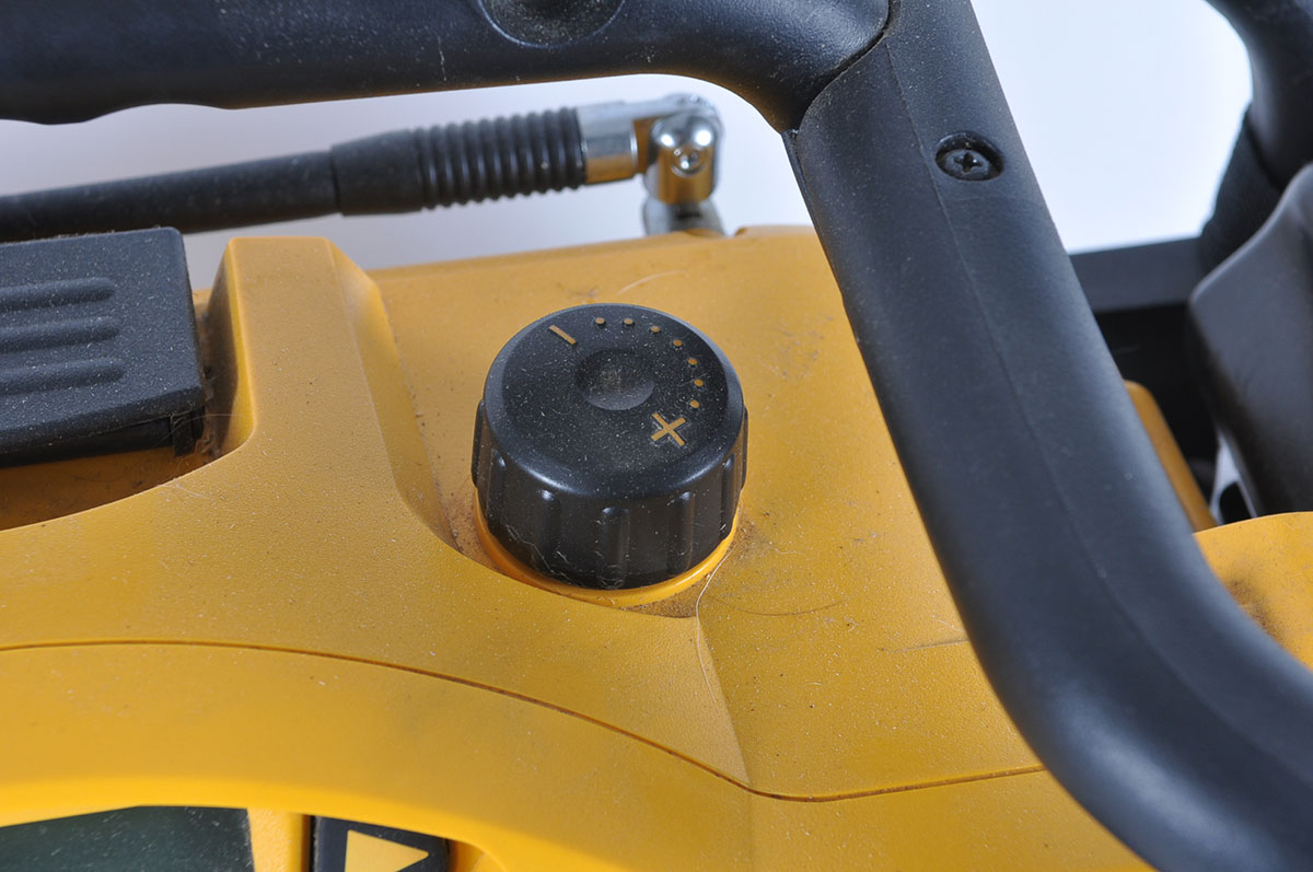 DeWalt DC-011 Worksite Radio/Charger with Battery