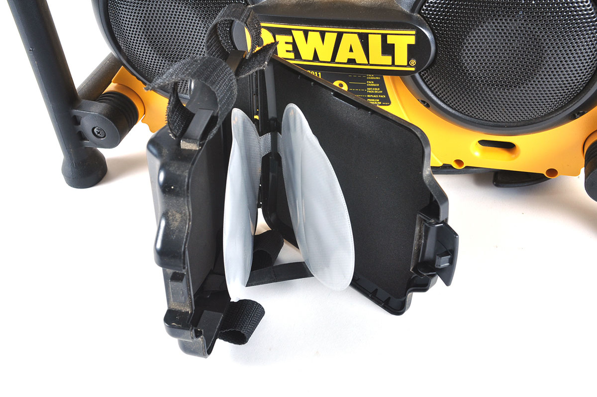 DeWalt DC-011 Worksite Radio/Charger with Battery