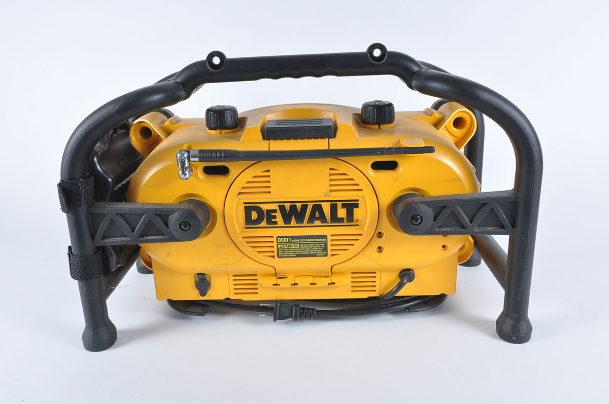 DeWalt DC-011 Worksite Radio/Charger with Battery