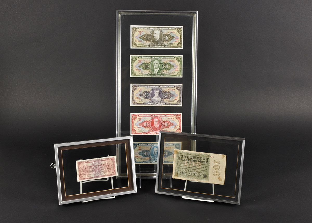 Foreign Paper Currency in Floating Frames