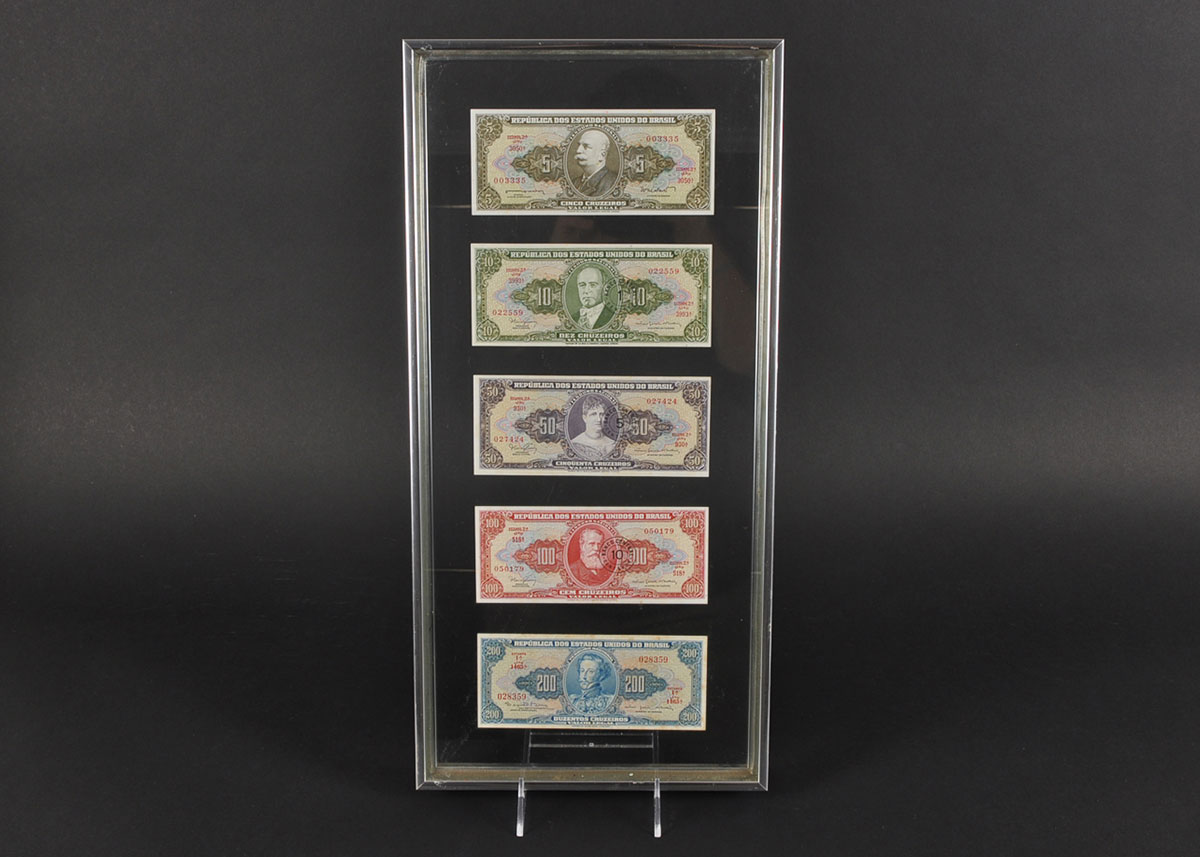 Foreign Paper Currency in Floating Frames
