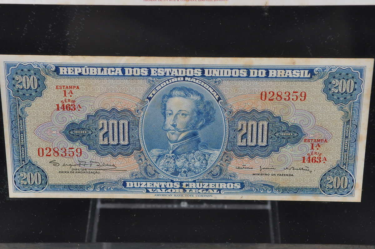 Foreign Paper Currency in Floating Frames