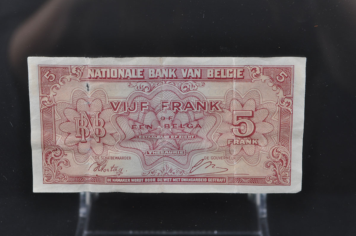 Foreign Paper Currency in Floating Frames