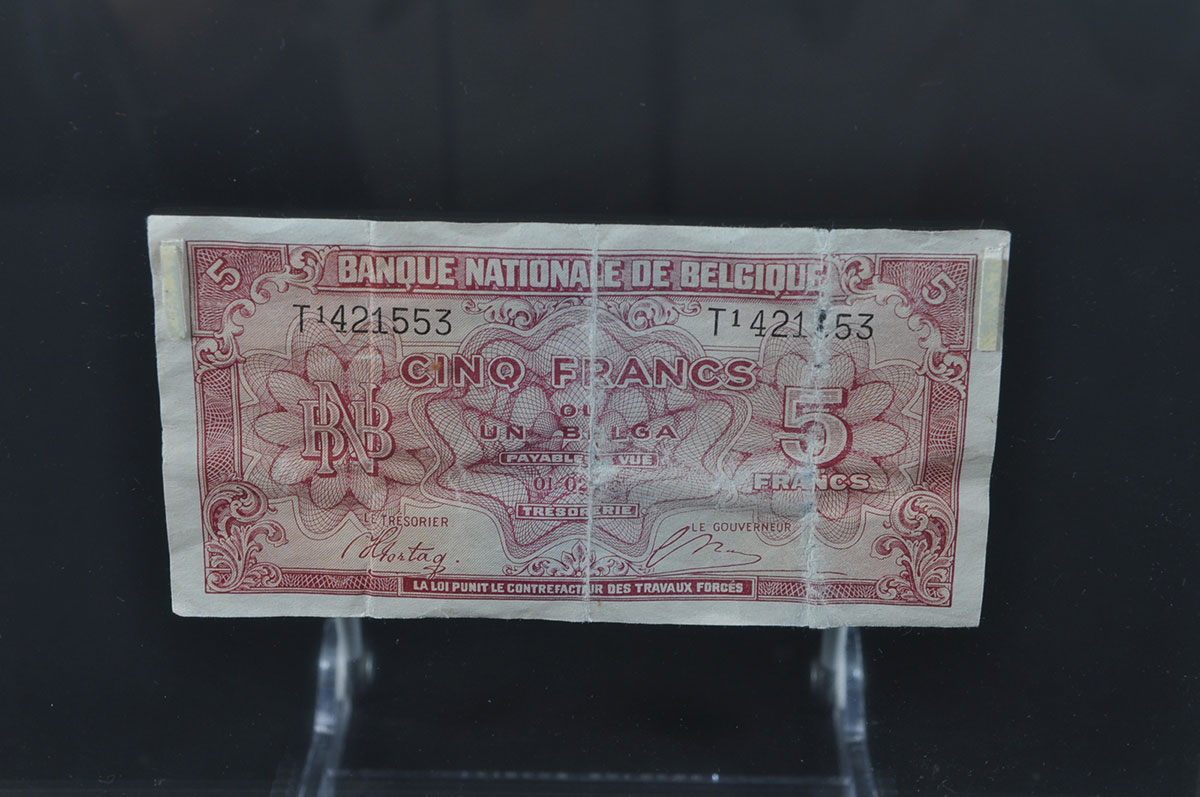 Foreign Paper Currency in Floating Frames