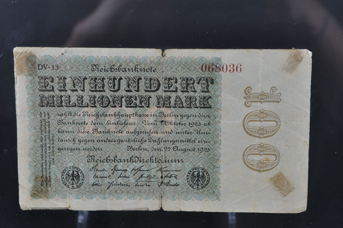 Foreign Paper Currency in Floating Frames