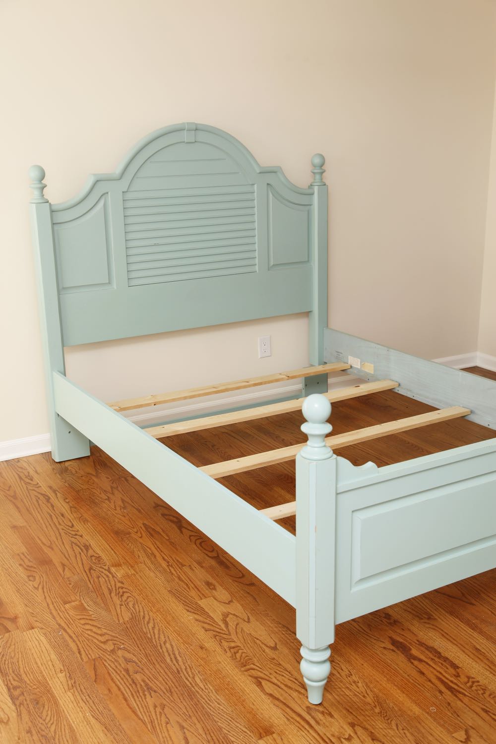 Stanley Furniture Queen Bed
