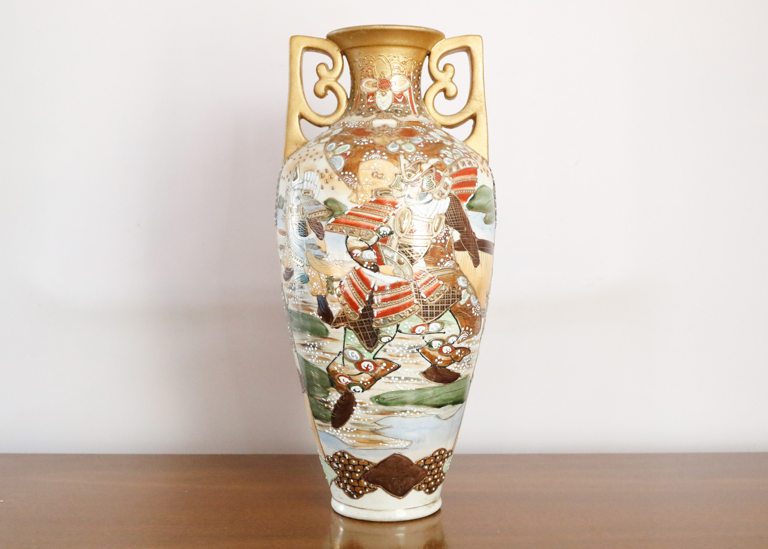 Japanese Satsuma Moriage Urn