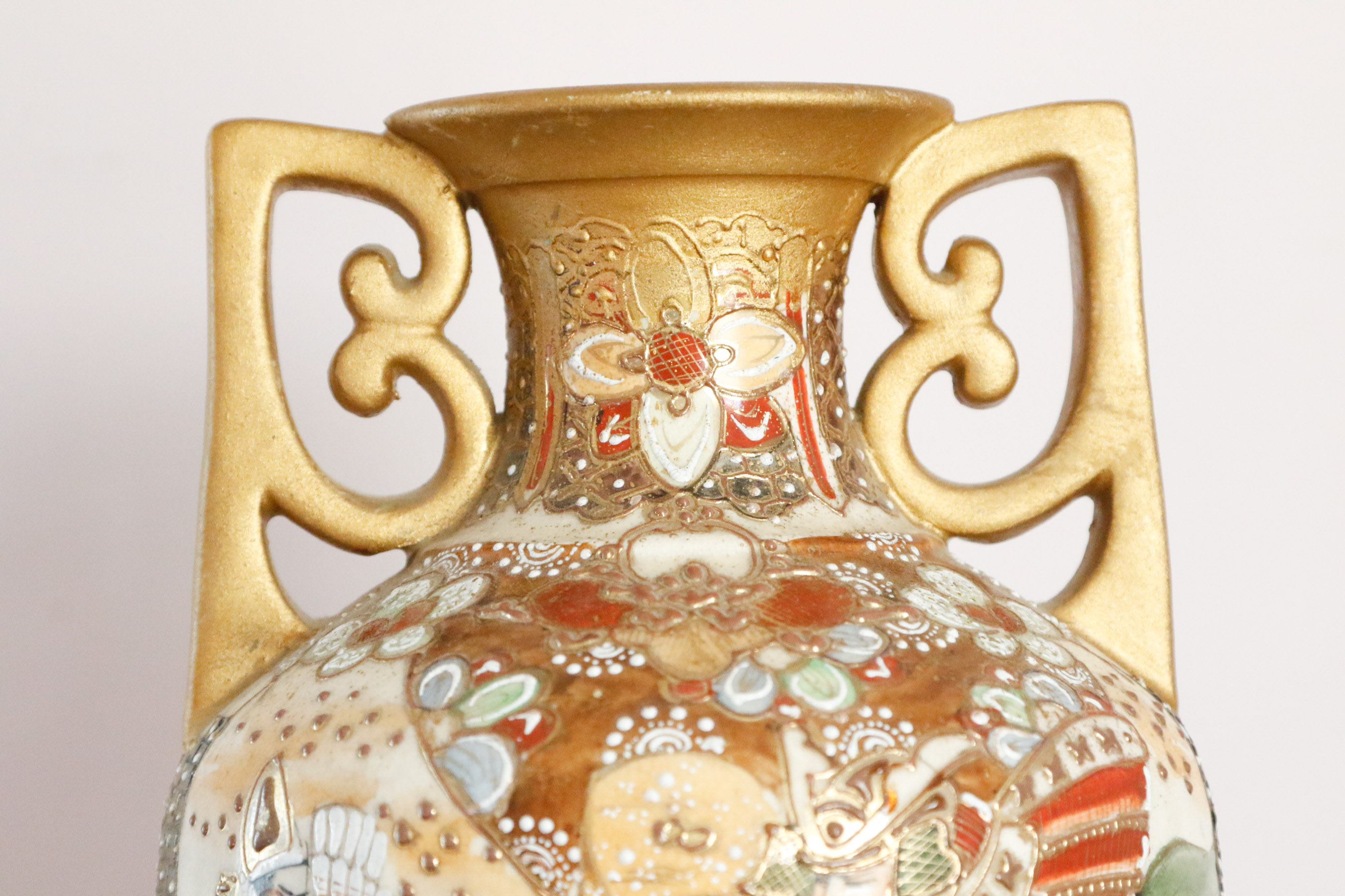 Japanese Satsuma Moriage Urn