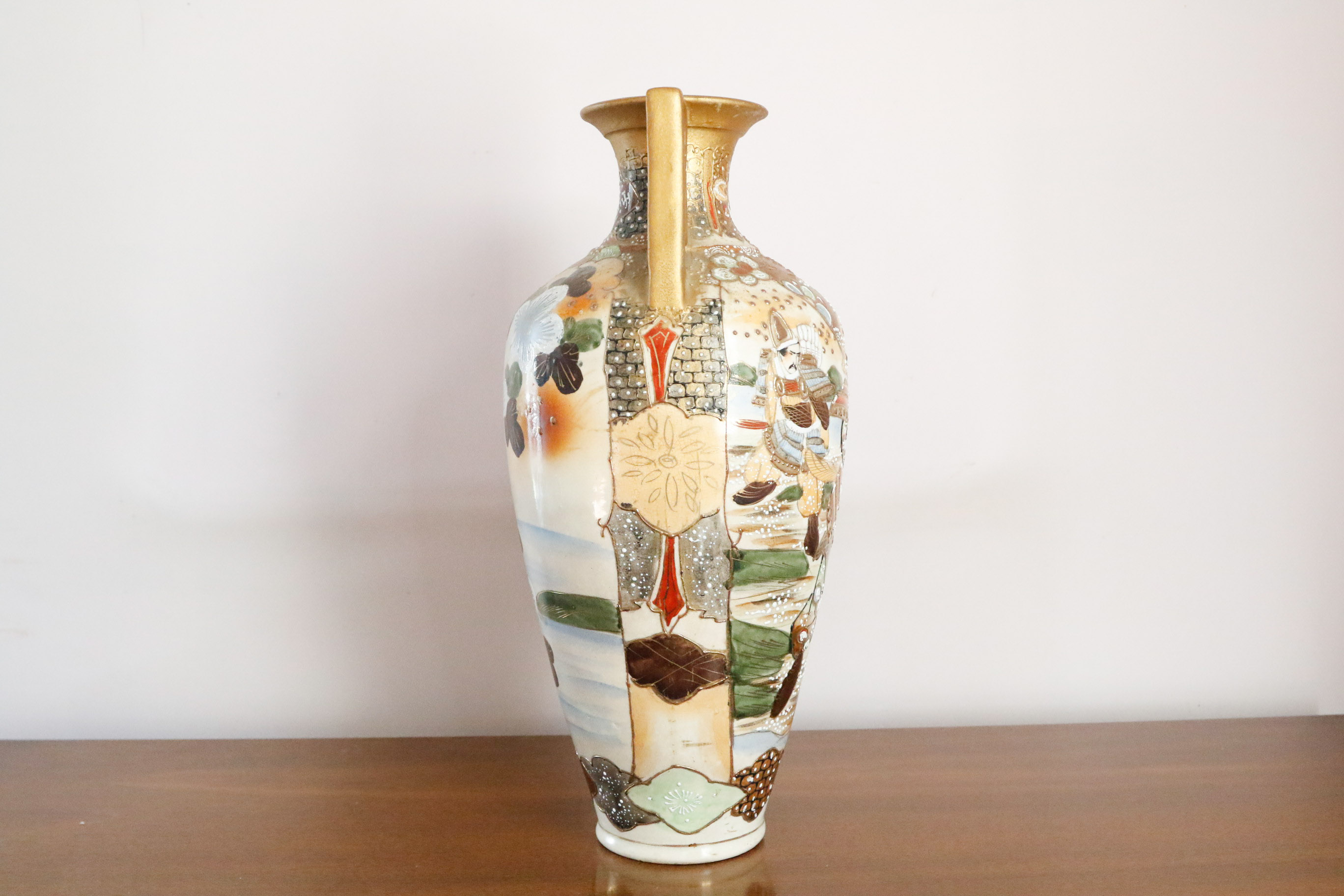 Japanese Satsuma Moriage Urn