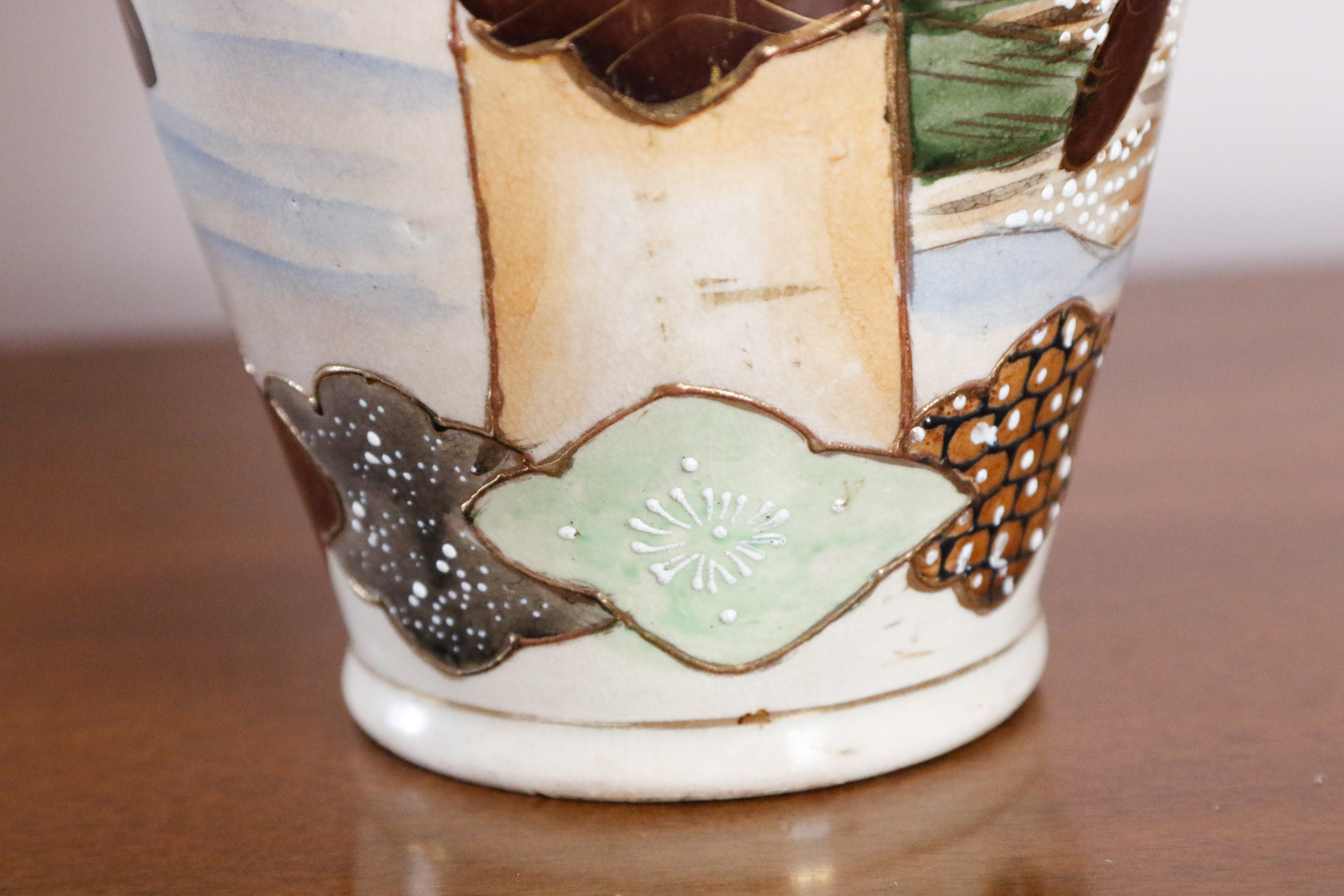 Japanese Satsuma Moriage Urn