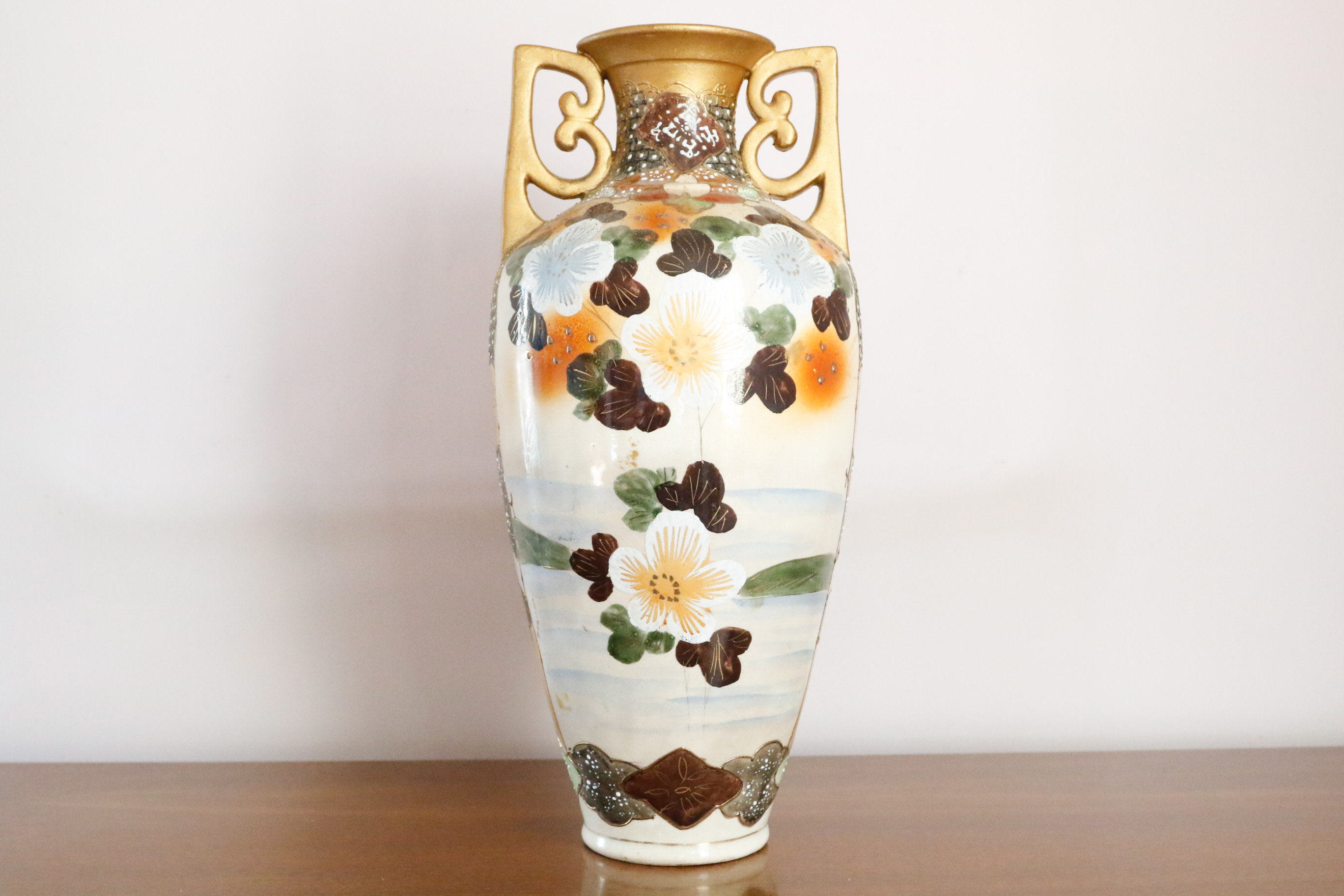 Japanese Satsuma Moriage Urn