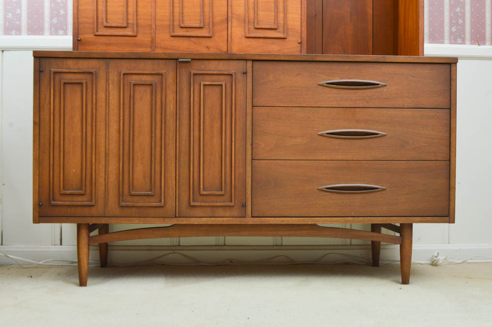 Mid Century Modern Credenza with Hutch