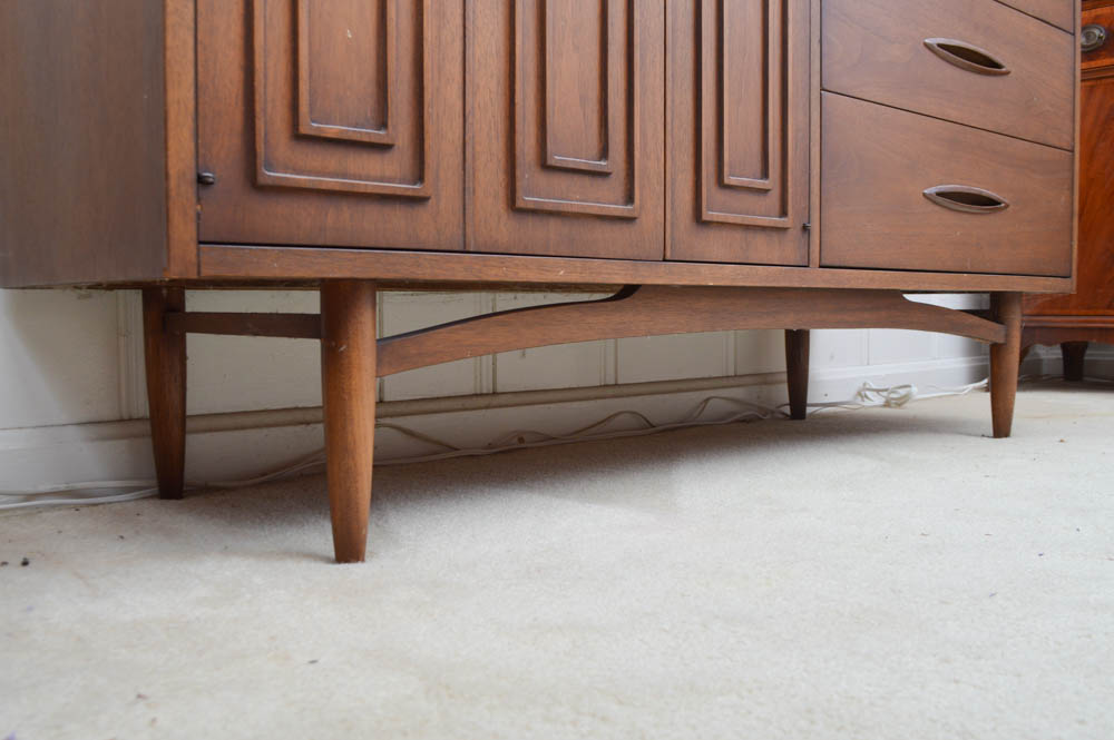 Mid Century Modern Credenza with Hutch