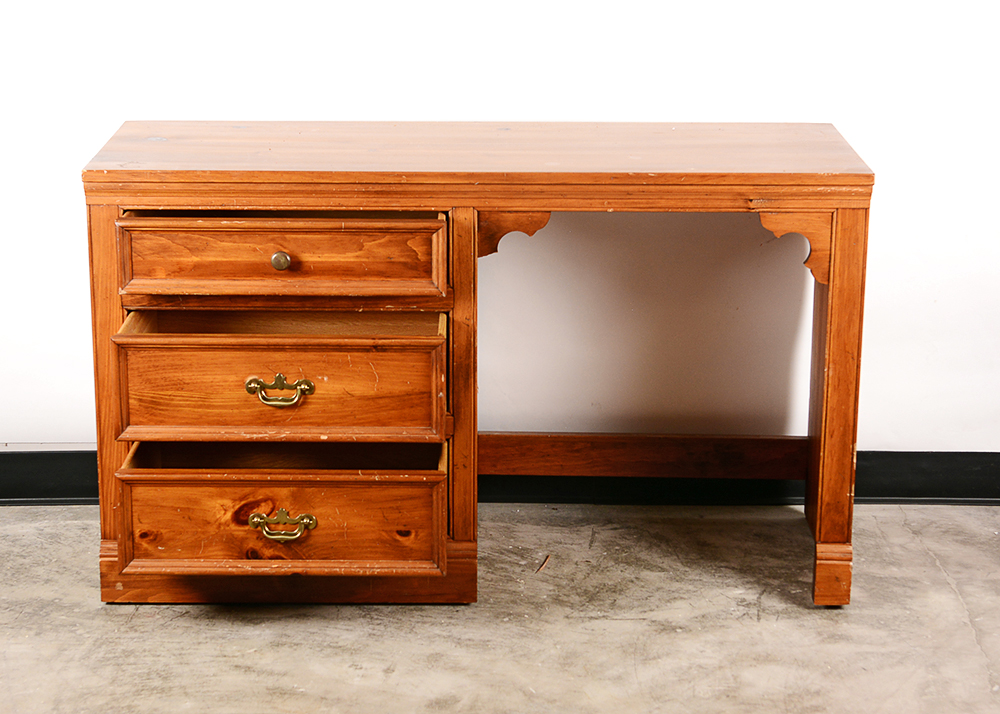 Knotty Pine Kneehole Desk