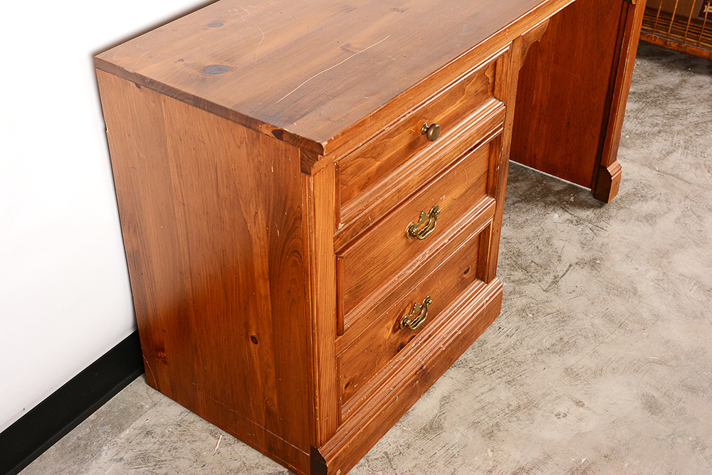 Knotty Pine Kneehole Desk