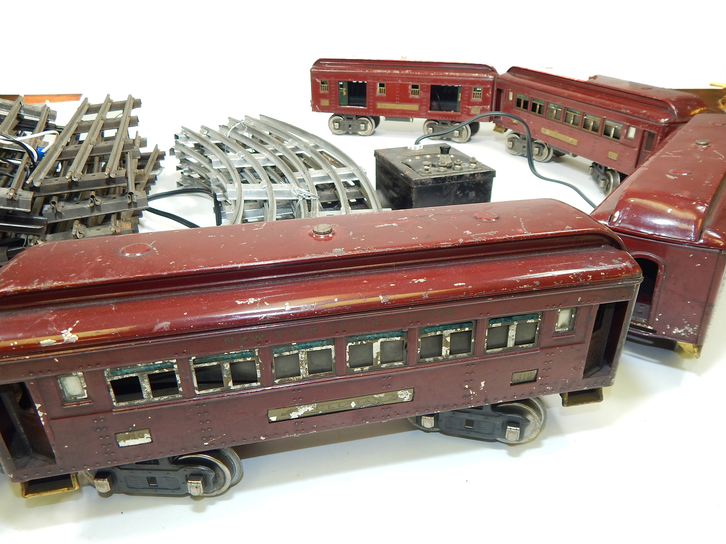 Vintage Lionel 380E Electric Engine Standard Gauge Cars and Track