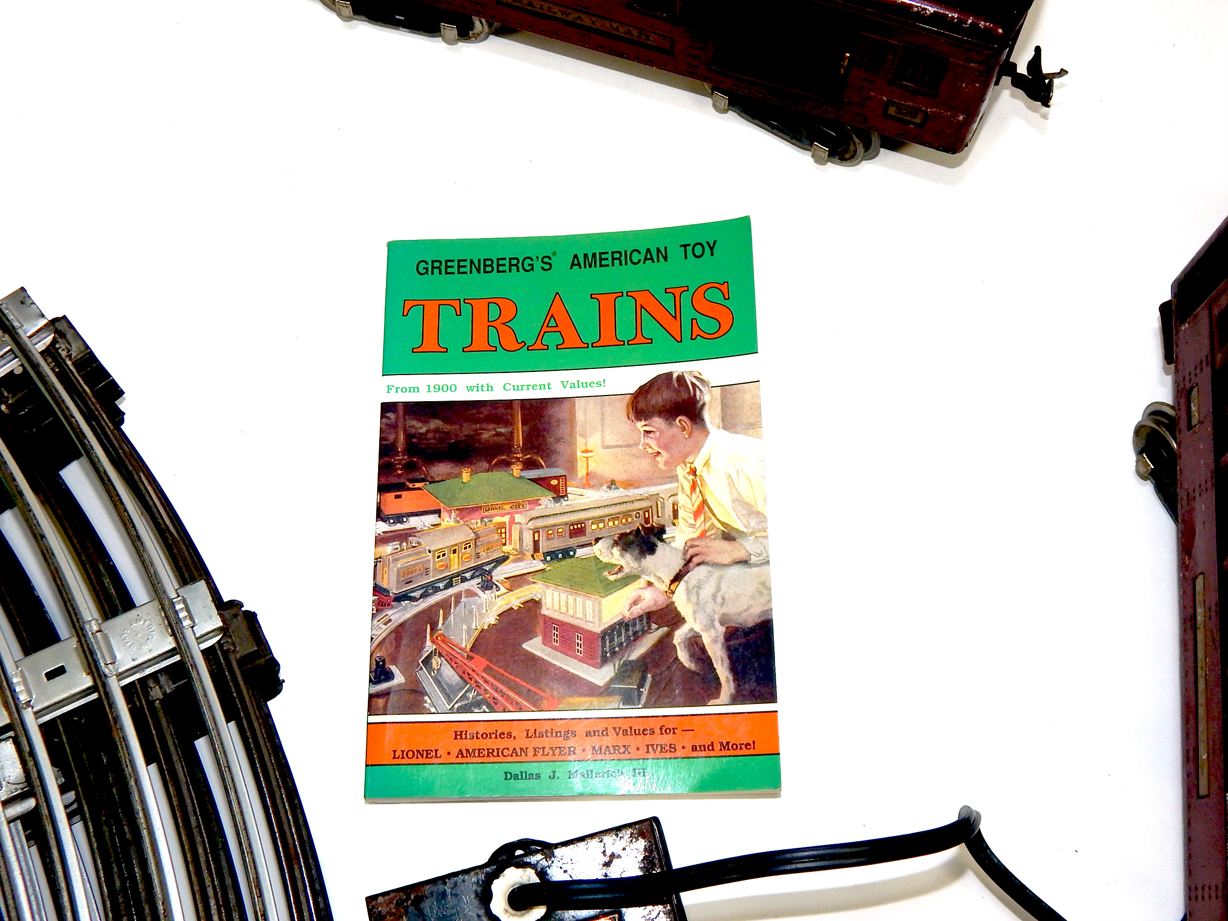 Vintage Lionel 380E Electric Engine Standard Gauge Cars and Track