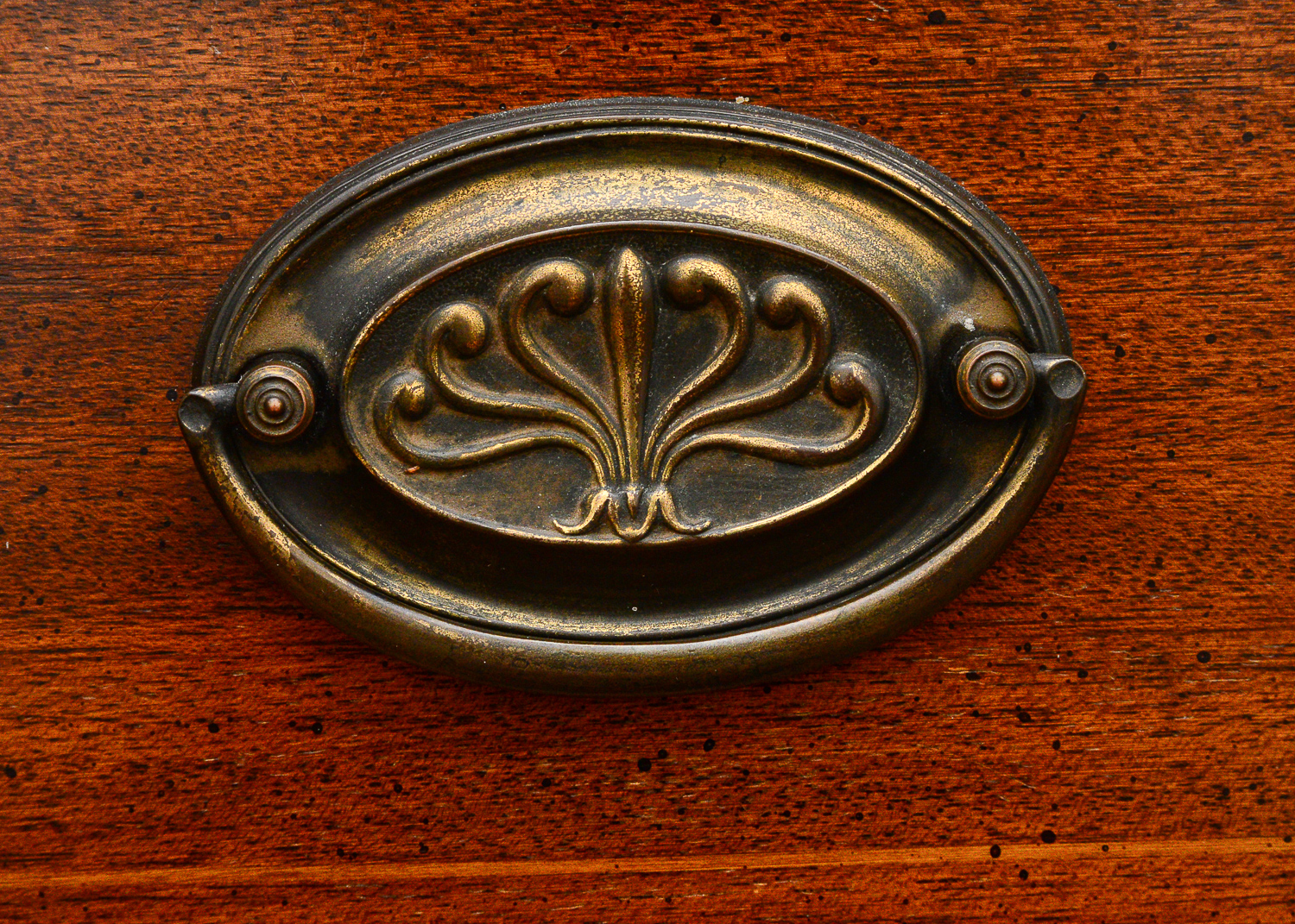 Sheraton Style Solid Mahogany Mirrored Dresser