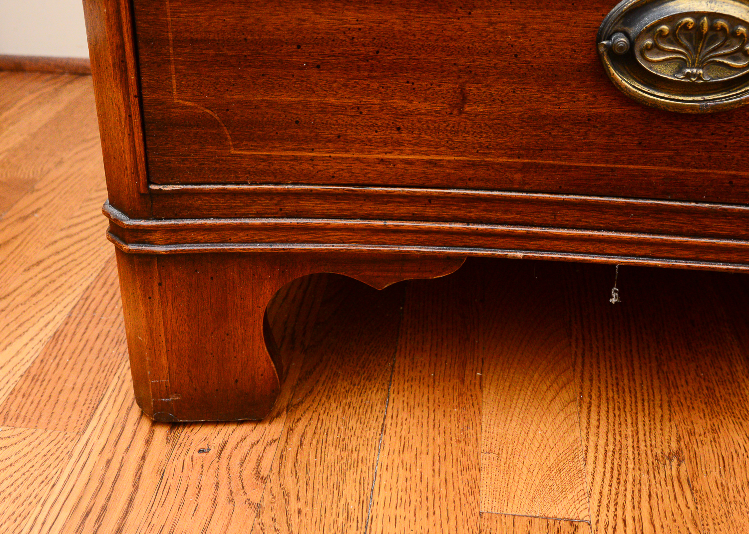 Sheraton Style Solid Mahogany Mirrored Dresser
