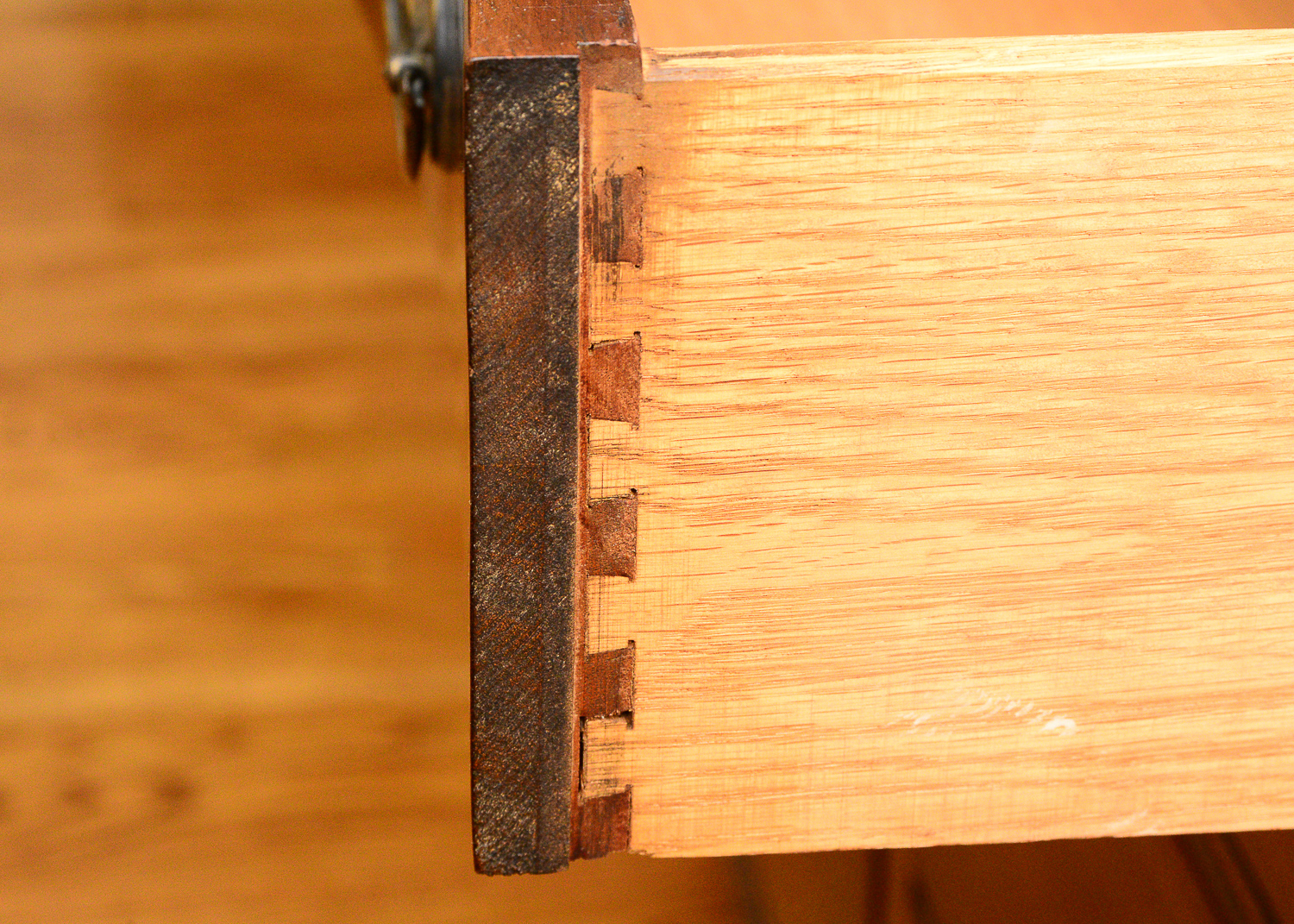 Sheraton Style Solid Mahogany Mirrored Dresser