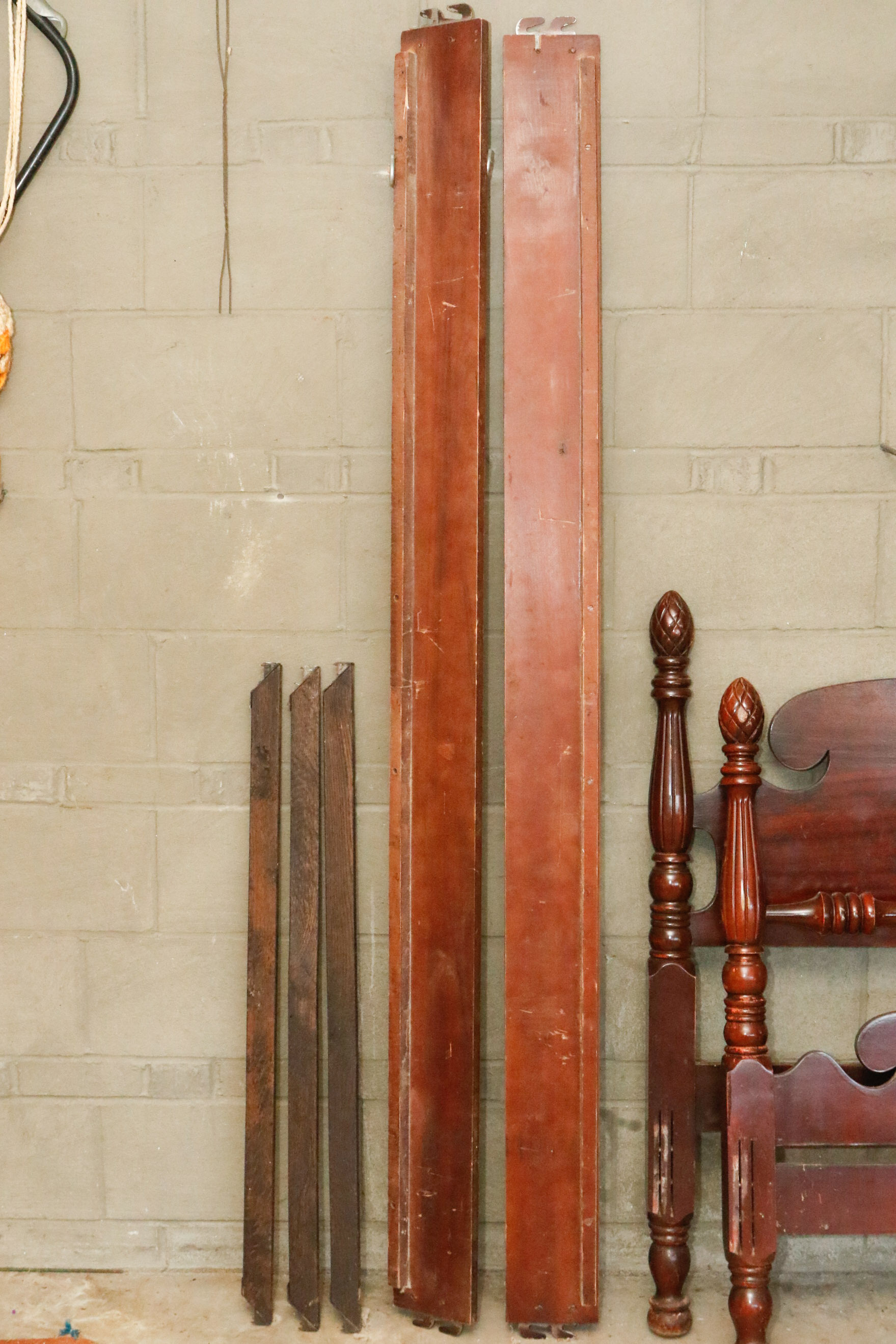 Van Stee Twin Pineapple Poster Bed