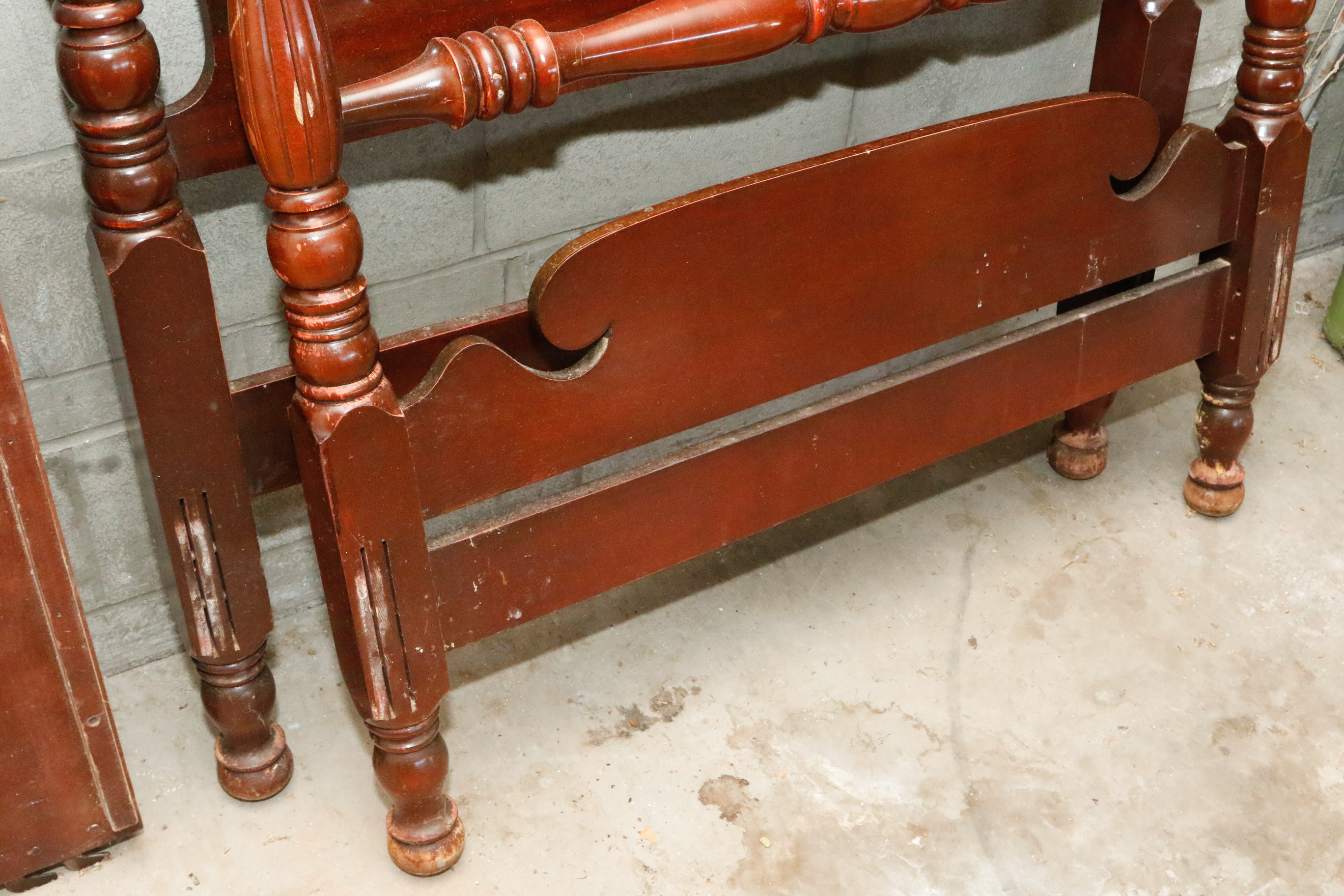 Van Stee Twin Pineapple Poster Bed