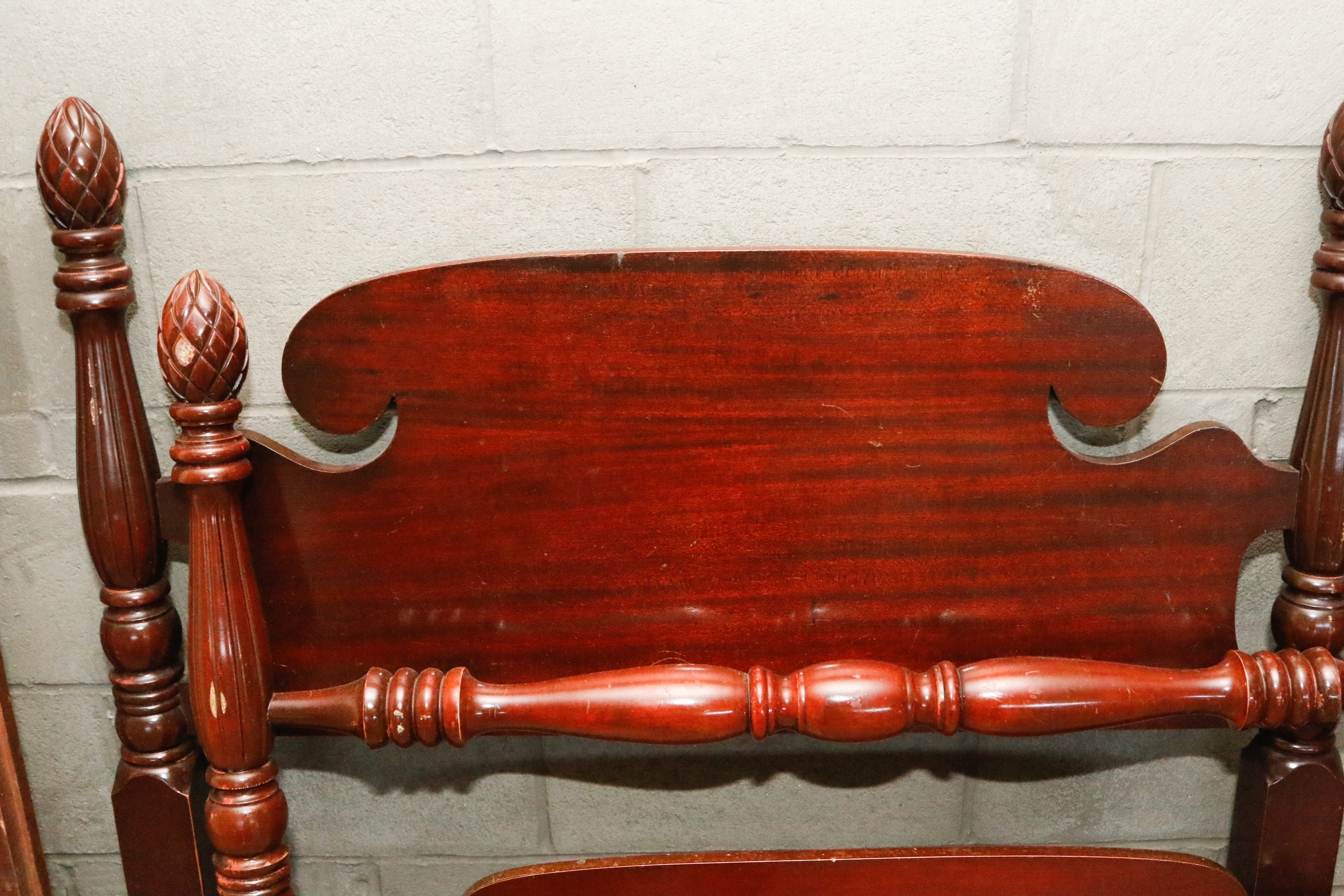 Van Stee Twin Pineapple Poster Bed