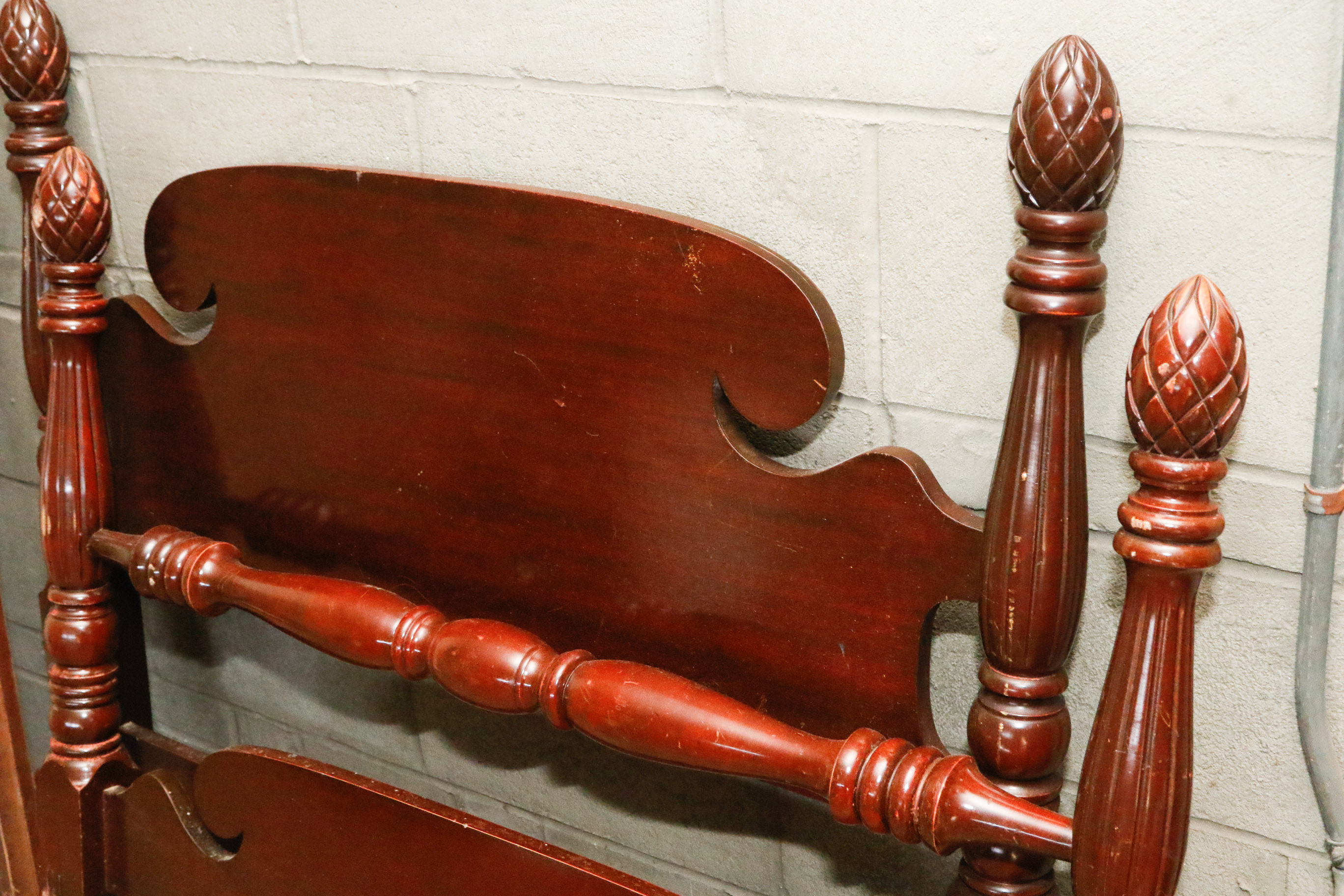 Van Stee Twin Pineapple Poster Bed